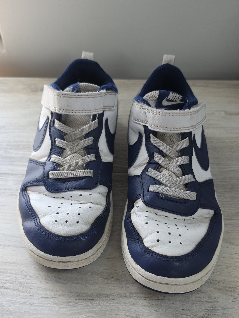 Nike Kids White and Navy Low-Top Sneakers
